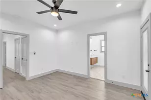 810 Iowa St, San Antonio, TX 78203 - Photo 16