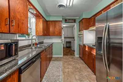 535 Travis Street, Port Lavaca, TX 77979 - Photo 8