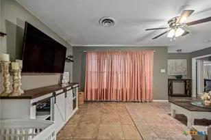 535 Travis St, Port Lavaca, TX 77979 - Photo 6
