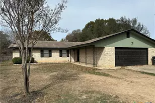 1313 Fieldcrest, New Braunfels, TX 78130 - Photo 2