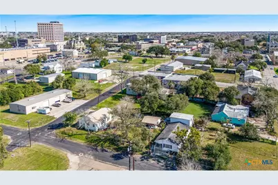 403 W Juan Linn Street, Victoria, TX 77901 - Photo 6