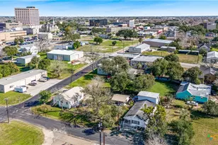 403 W Juan Linn St, Victoria, TX 77901 - Photo 6