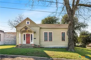 403 W Juan Linn St, Victoria, TX 77901 - Photo 2