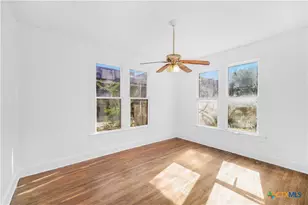 403 W Juan Linn St, Victoria, TX 77901 - Photo 18