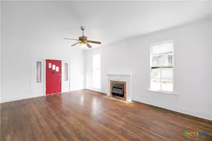 403 W Juan Linn St, Victoria, TX 77901 - Photo 10