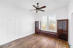 403 W Juan Linn St, Victoria, TX 77901 - Photo 12