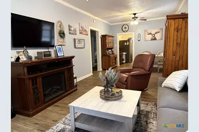 311 W Clayton Street, Cuero, TX 77954 - Photo 4