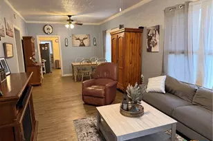 311 W Clayton St, Cuero, TX 77954 - Photo 8