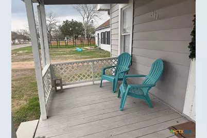 311 W Clayton Street, Cuero, TX 77954 - Photo 2