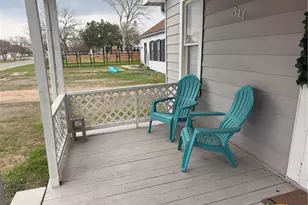 311 W Clayton St, Cuero, TX 77954 - Photo 2