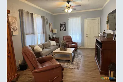 311 W Clayton Street, Cuero, TX 77954 - Photo 6
