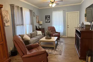 311 W Clayton St, Cuero, TX 77954 - Photo 6