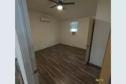 810 S Cameron Street, Victoria, TX 77901 - Photo 18