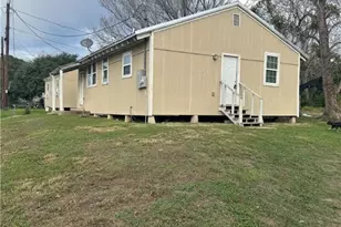 810 S Cameron St, Victoria, TX 77901 - Photo 2