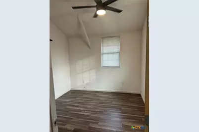 810 S Cameron Street, Victoria, TX 77901 - Photo 6