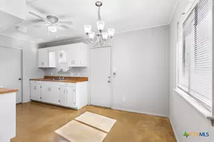 222 Redbud Ln, New Braunfels, TX 78130 - Photo 8