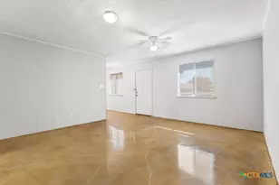 222 Redbud Ln, New Braunfels, TX 78130 - Photo 4