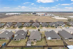 916 Cumberland St, McGregor, TX 76657 - Photo 36