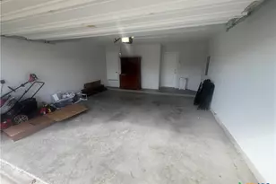 104 Green Jay Dr, Jarrell, TX 76537 - Photo 18