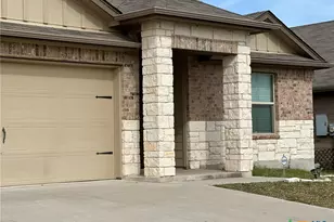 104 Green Jay Dr, Jarrell, TX 76537 - Photo 2