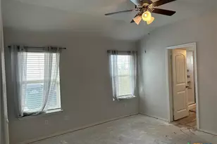 104 Green Jay Dr, Jarrell, TX 76537 - Photo 12