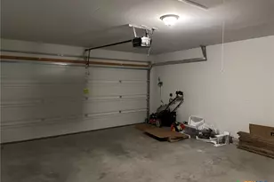 104 Green Jay Dr, Jarrell, TX 76537 - Photo 14