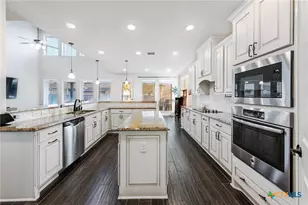 2901 Glen Vw, Seguin, TX 78155 - Photo 12