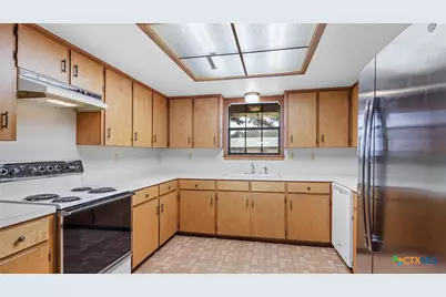 1310 Lakewinds Circle, New Braunfels, TX 78130 - Photo 10