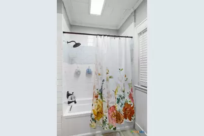 314 W Brackenridge Street, Edna, TX 77957 - Photo 18