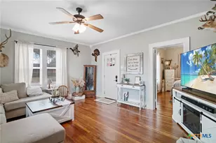 314 W Brackenridge St, Edna, TX 77957 - Photo 6