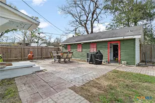 314 W Brackenridge St, Edna, TX 77957 - Photo 20