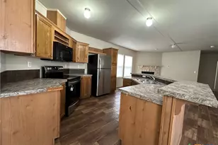 532 Post Office St, Kingsbury, TX 78638 - Photo 12