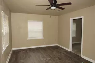 214 E Munroe Ave, Temple, TX 76501 - Photo 8