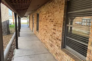 510 N Bauer St, Seguin, TX 78155 - Photo 1