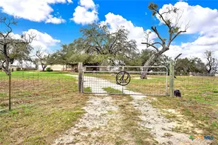 498 County Rd 124, Floresville, TX 78114 - Photo 8