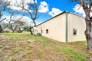 498 County Rd 124, Floresville, TX 78114 - Photo 14