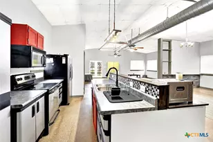 498 County Rd 124, Floresville, TX 78114 - Photo 22