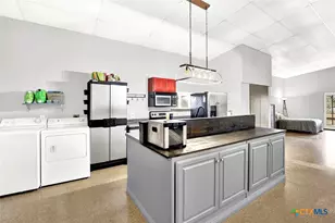 498 County Rd 124, Floresville, TX 78114 - Photo 20