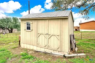 498 County Rd 124, Floresville, TX 78114 - Photo 16