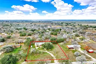 498 County Rd 124, Floresville, TX 78114 - Photo 2