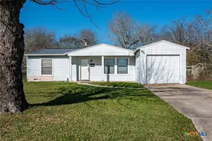109 Massanet St, Port Lavaca, TX 77979 - Photo 2
