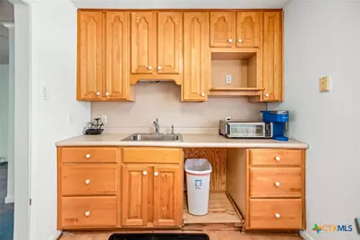 109 Massanet Street, Port Lavaca, TX 77979 - Photo 18