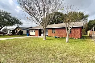 1615 Meadowview Dr, Port Lavaca, TX 77979 - Photo 2