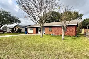 1615 Meadowview Dr, Port Lavaca, TX 77979 - Photo 2