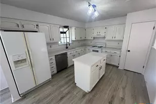 146 Forest Dr, Seguin, TX 78155 - Photo 14