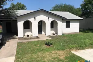 2316 N Austin St, Seguin, TX 78155 - Photo 1