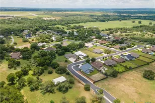 601 Oak Creek Pkwy, Seguin, TX 78155 - Photo 12