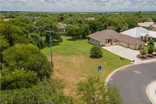 601 Oak Creek Pkwy, Seguin, TX 78155 - Photo 2
