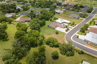 601 Oak Creek Pkwy, Seguin, TX 78155 - Photo 6