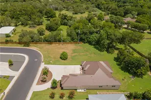 601 Oak Creek Pkwy, Seguin, TX 78155 - Photo 10